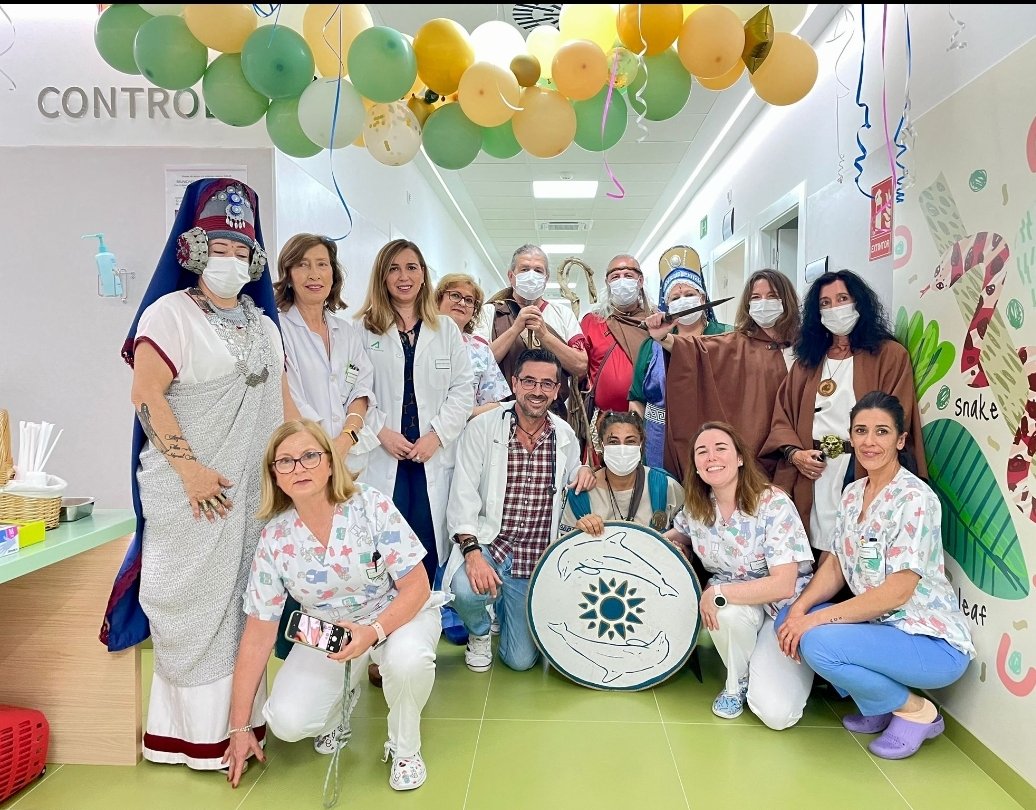ags_nortedejaen's tweet photo. #DiaMundialNiñoHospitalizado🏥Recibimos la visita de participantes de las fiestas Ibero-Romanos de #Castulo, en la Unidad de Pediatría y Urgencias del H. U. San Agustín de #Linares.
👦 👧, familias y profesionales hemos disfrutado con vuestra visita!!🙌 https://t.co/F3HKzWqEOf