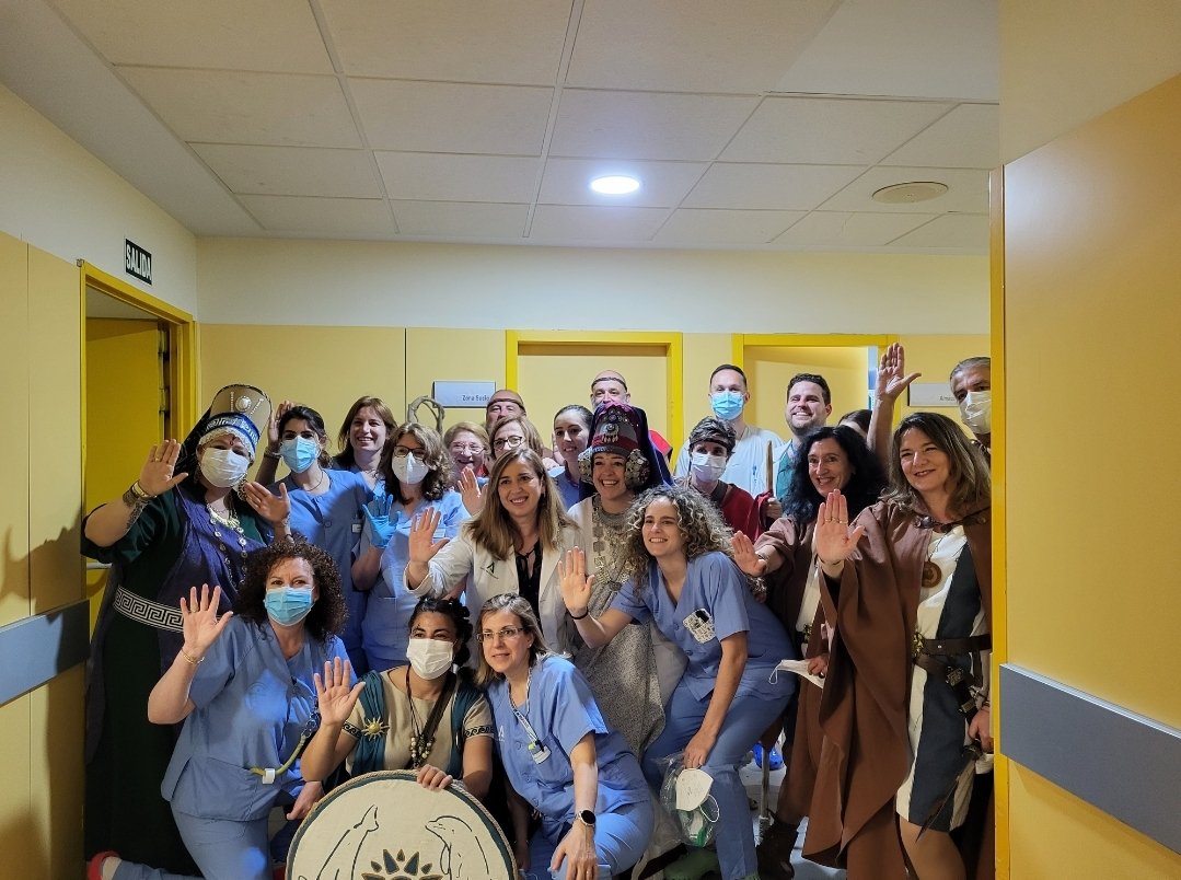 ags_nortedejaen's tweet photo. #DiaMundialNiñoHospitalizado🏥Recibimos la visita de participantes de las fiestas Ibero-Romanos de #Castulo, en la Unidad de Pediatría y Urgencias del H. U. San Agustín de #Linares.
👦 👧, familias y profesionales hemos disfrutado con vuestra visita!!🙌 https://t.co/F3HKzWqEOf