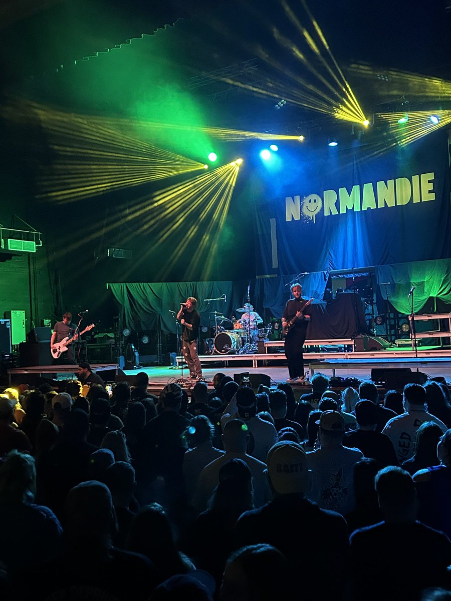 lexi247247's tweet photo. forgot to post this on friday but thank you guys for the best night of my life!! @OLNband and thank you @WeAreNormandie @Broadside_ for introducing your music to me! https://t.co/cSwng7YSwS