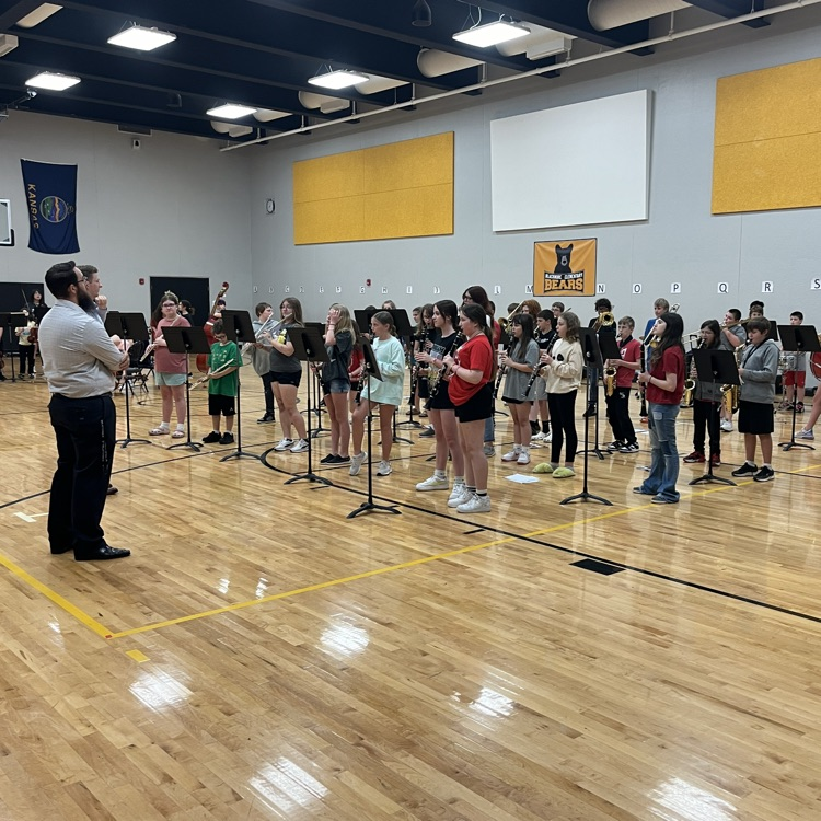 BlackmoreBears's tweet photo. 6th grade from EMS came for their band and orchestra "world tour!" We are thankful that our 5th graders are getting the opportunity to see the band and orchestra in action! #BEfamily #PartOfThePride https://t.co/CUa3RYIR1P