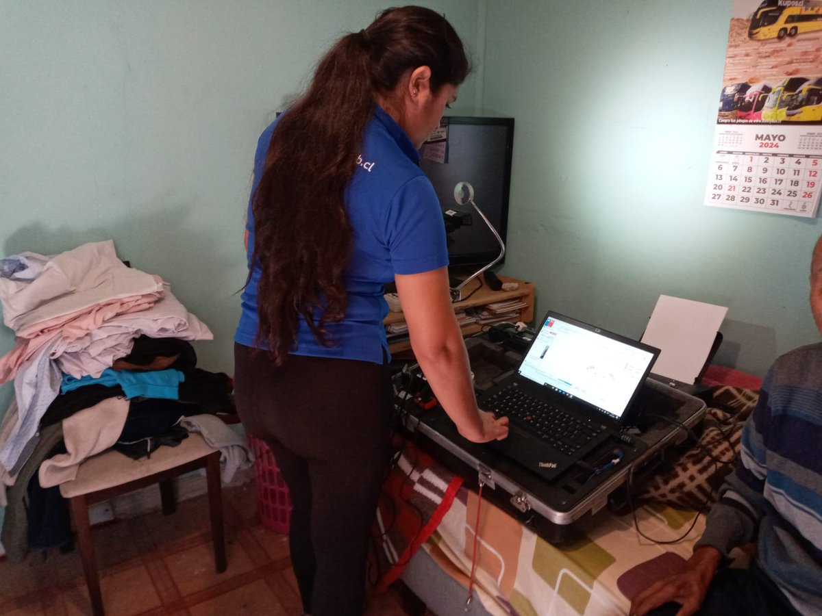 [🚐CivilMóvil] Hoy estuvimos recorriendo domicilios de #Iquique, atendiendo a usuarios y usuarias con movilidad reducida. Revisa aquí cómo solicitar atención especial: registrocivil.cl/principal/cana…
