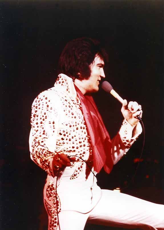 Today in 1973, #Elvis performed at the #Sahara Tahoe at 3:00 p.m. This show was a special #Mother's Day engagement to benefit a local hospital. More on this day at dailyelvis.com ⚡️ #elvispresley #elvishistory #graceland #elvisaaronpresley #elvisforever