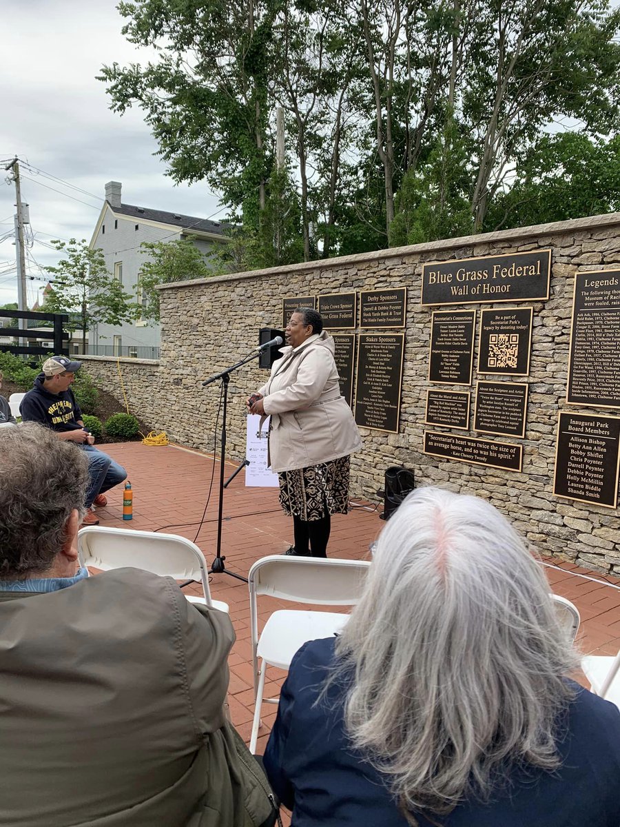 Had a wonderful time emceeing for the Paris Storytelling Fest this past weekend! So many great stories were shared, let's hear it for all the diverse storytellers who participated! 👏🏾

#parisstorytellingfest #storytelling #storyteller