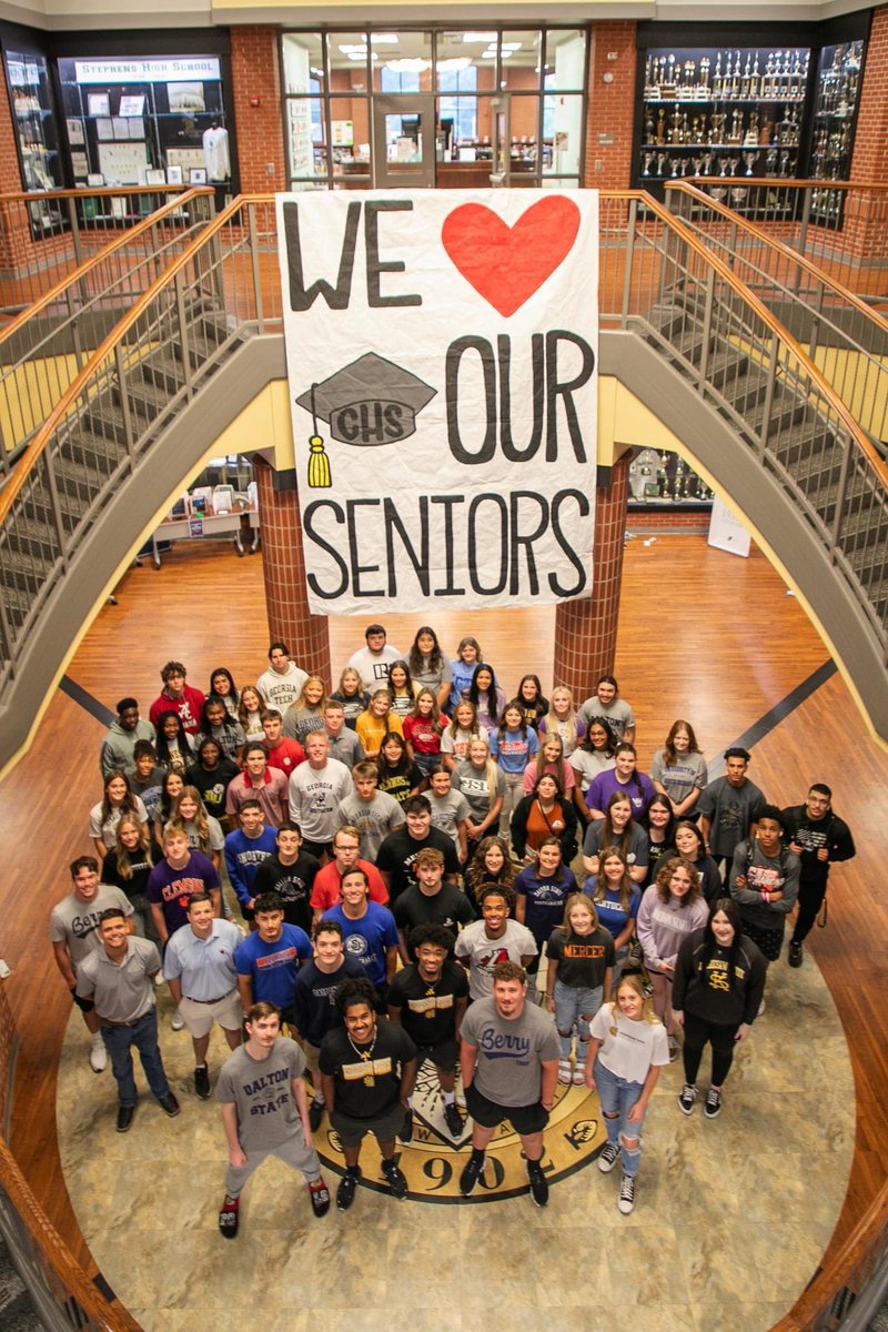Celebrating our seniors this week! 🐝🎓 #SeniorWeek2024 #PostGradDay #ClassOf2024