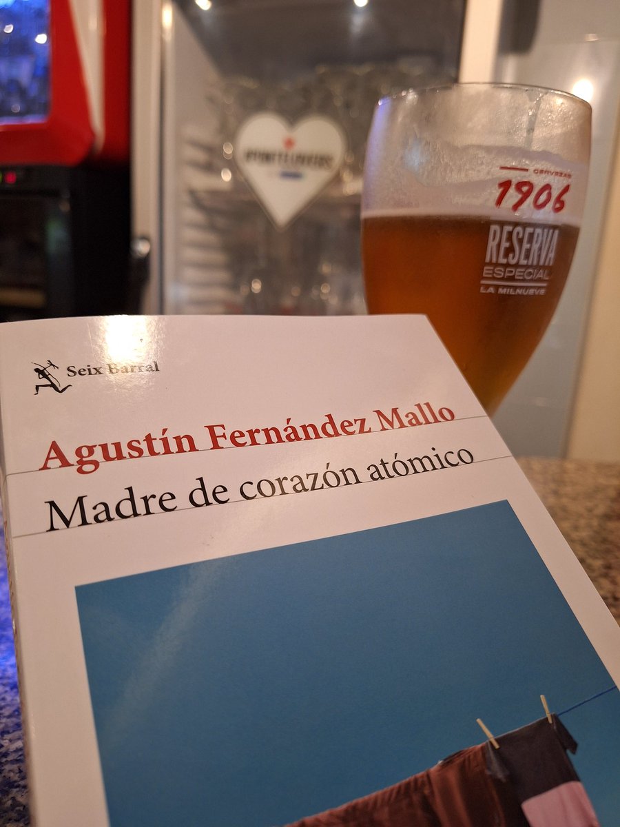 @HotelInsonmia @FdezMallo @Seix_Barral Absolutamente conmocionado ante esta lectura... vaya tres novelas seguidas nos ha entregado este hombre: 'Trilogía de la guerra', El libro de todos los amores' y 'Madre de corazón atómico'. La carnalidad de las palabras.