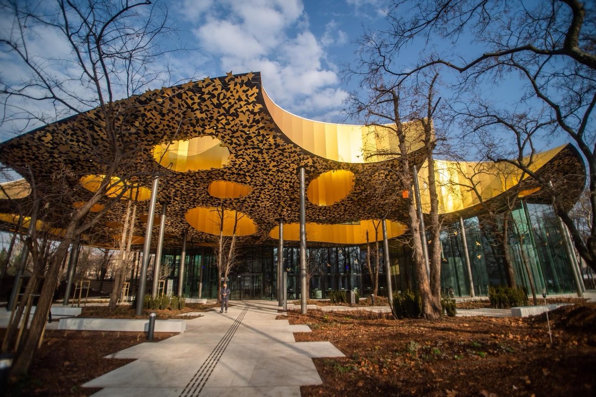 Based in Hungary? Visit Budapest's iconic House of Music tomorrow and enjoy Welsh music throughout the day, courtesy of Welshophile music fan and record collector László Záhonyi. 🎧🏴󠁧󠁢󠁷󠁬󠁳󠁿 Happy Welsh-Hungarian Friendship Day! 😊

#OneStory #UnStori #EgyTörténet