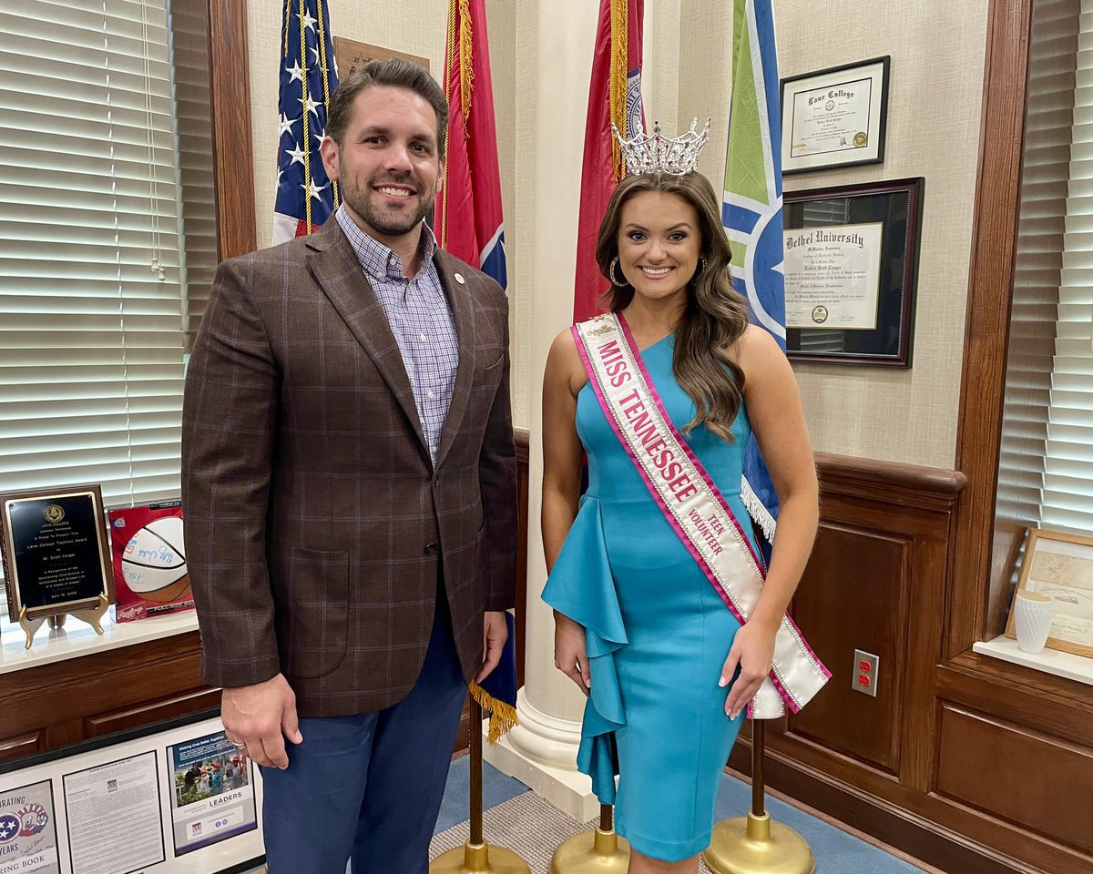 Miss Tennessee Teen Volunteer 2024 Becca Butler made a visit to the Office of @MayorConger during her tour around #JacksonTN today.