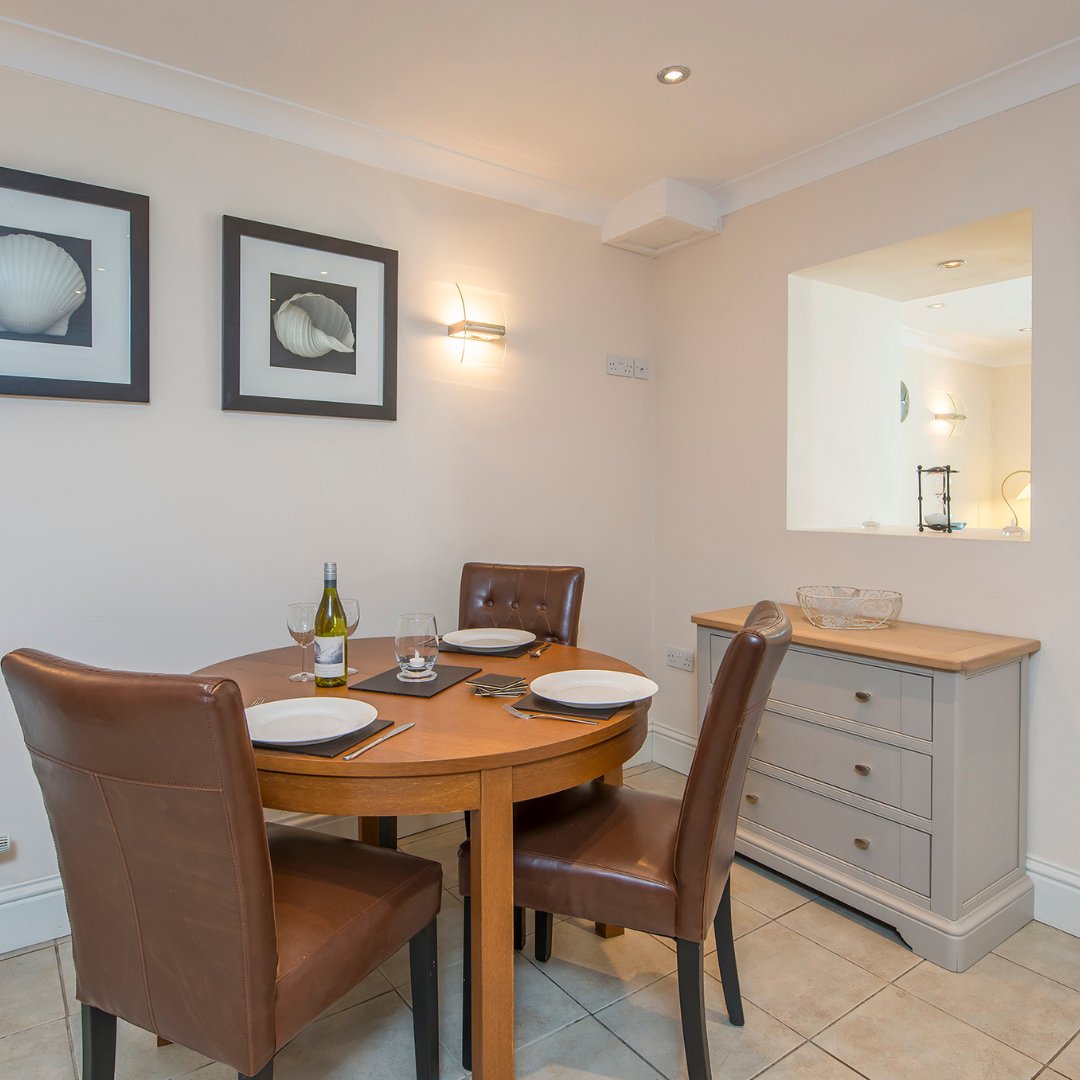WHITSUN: Lantern Suite, Tenby | 24-31/05 | NOW £647

🛏️ Sleeps 2
⭐️ 5 Star
🐶 #DogFriendly
⛵️ Walk to harbour & beaches
🍽️🛍️ Walk to amenities
🏄️🛥️ Close to activities & attractions

👉️l8r.it/XTvY

#visitpembrokeshire #visitwales #coastalcottages