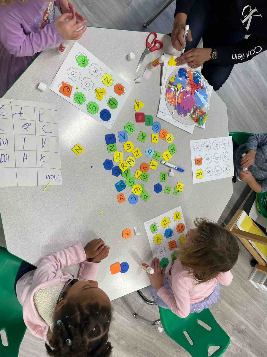 Learning is fun at Walnut Street! Little ones dove into a letter matching activity, pairing upper and lower case letters with enthusiasm. 

#WalnutStreetPreschool #LetterMatching #EarlyLiteracy #PreschoolLearning #HandwritingPractice #ChildhoodEducation #VVCS #VictoriaVillage