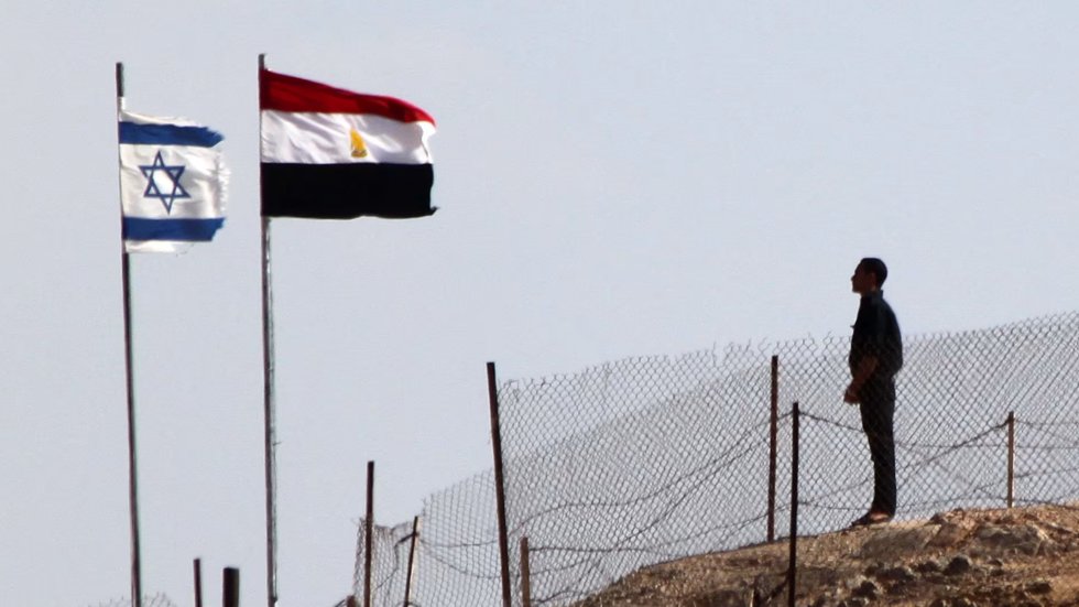 عاجل - الجيش المصري يدخل على خط التصعيد بين مصر وإسرائيل.. (مسؤول إسرائيلي). للمزيد: #طوفان_الأقصى 
