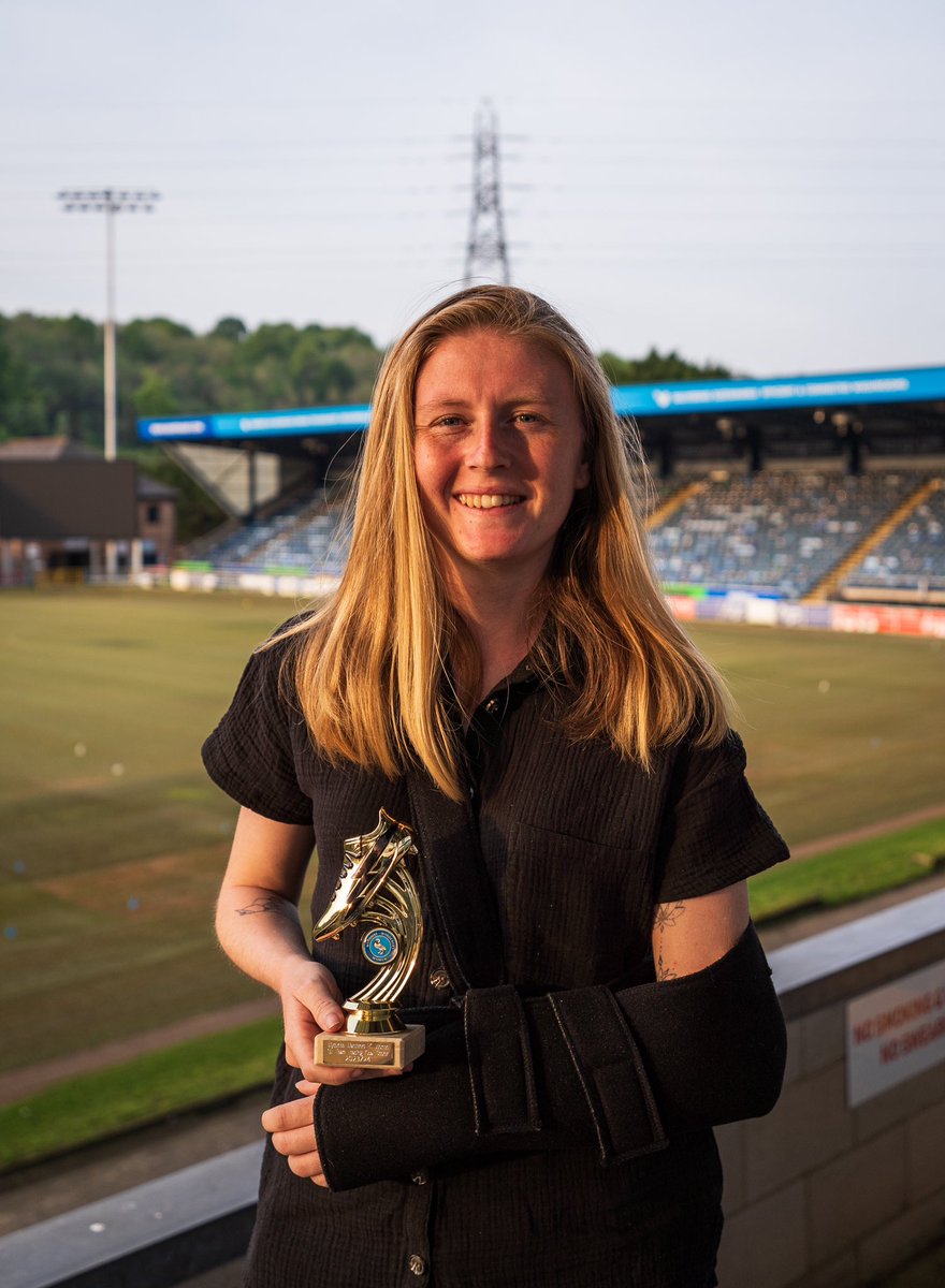 🤩 For the second consecutive season, @KatieRiddington takes home the Golden Boot. #Chairgirls | #WycombeWanderers