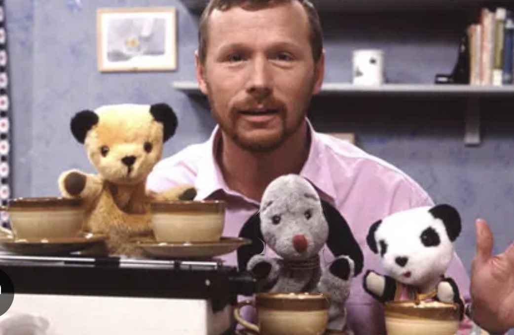 Who remembers the sooty show with Matthew Corbett? I’ve spent my afternoon watching on YouTube whilst I paint and can confirm they are as brilliant today as they where back when I was a kid. Sweep is my favourite, absolutely iconic and timeless 😂