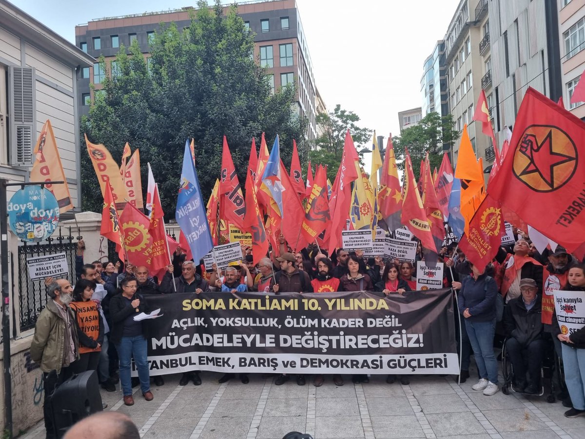 Soma katliamının üzerinden 10 yııl geçti. Unutmadık, affetmeyeceğiz. Soma'dan İliç'e katlettiğiniz tüm işçilerin hesabını soracağız! 📍Kadıköy Süreyya Operası