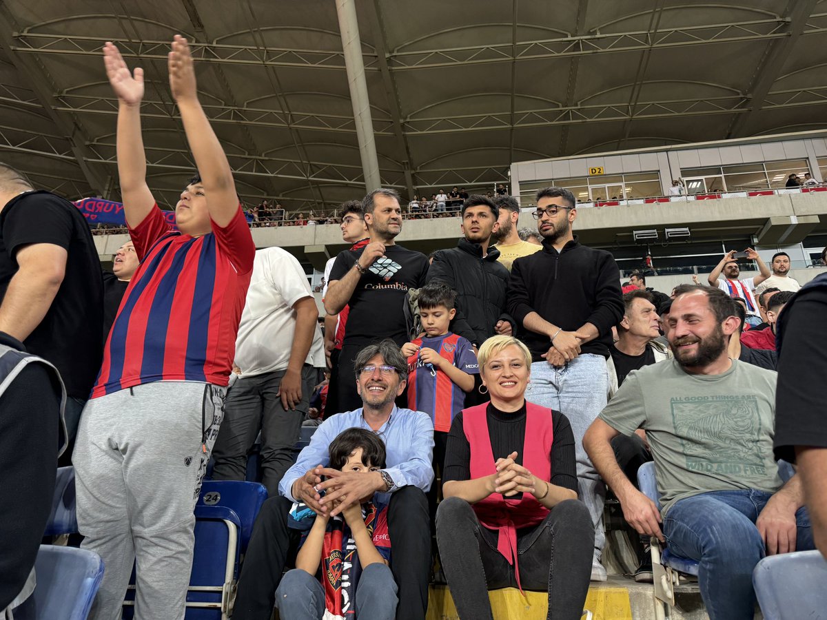 Kentimizin takımı Mersin İdmanyurdu’na play-off çeyrek final maçında başarılar diliyoruz. Protokolde değil halkın yanında, halkın tribününde yerimizi aldık. Coşkuluyuz✌️ Bu maçı alacağız. #mersi̇n #mersinidmanyurdu @avalibozan