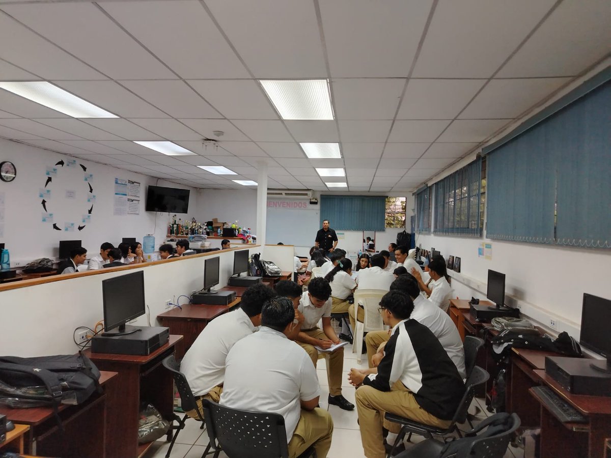 Today marks the beginning of the second #Bitcoin Diploma classes at the National Institute of Usulután (INU) in El Salvador. 🎓 80 new students are attending the classes, led by @Luis51contreras! We're educating an entire nation!