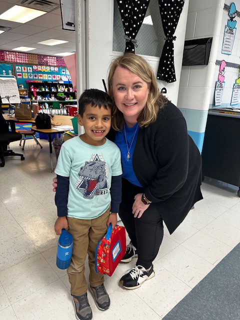 This raffle winner got to have lunch with Mrs. Kelly! Love the smiles! #makeasplash