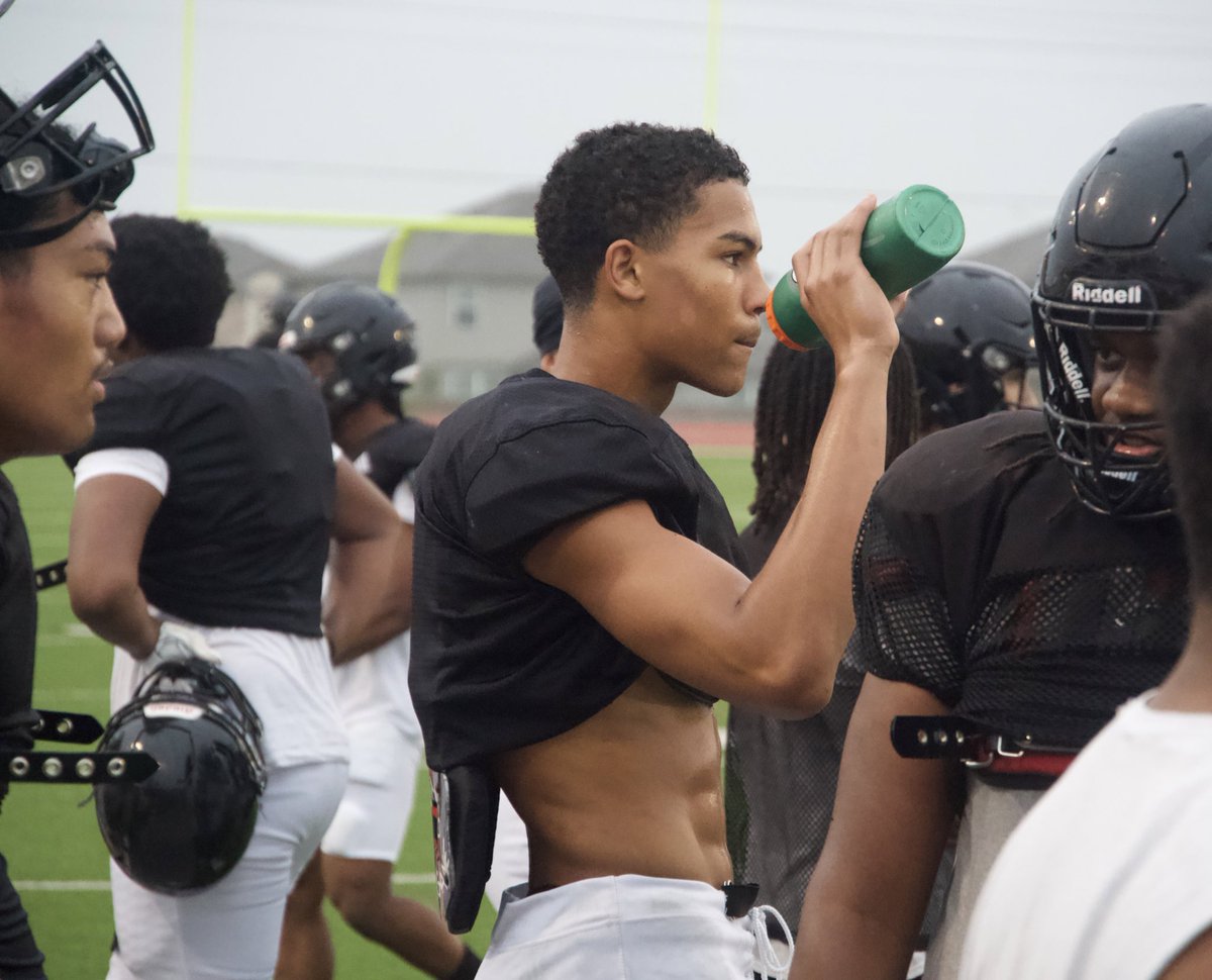 KEEP 👀 ON : 2027 S 6’3 186 lbs 
Eli Johnson ( <a href="/elijohnson101/">Eli Johnson</a> ) stands out in the <a href="/Football_Steele/">Cibolo Steele Football</a> secondary was the name said most this morning in conversation. Currently holds offer from UTSA. <a href="/UTSARivals/">Kermet</a> <a href="/JGonzalesJr10/">Julio Gonzales Jr.</a> @MarshallRivals <a href="/STX7v7/">STX7v7</a> #satxhsfb