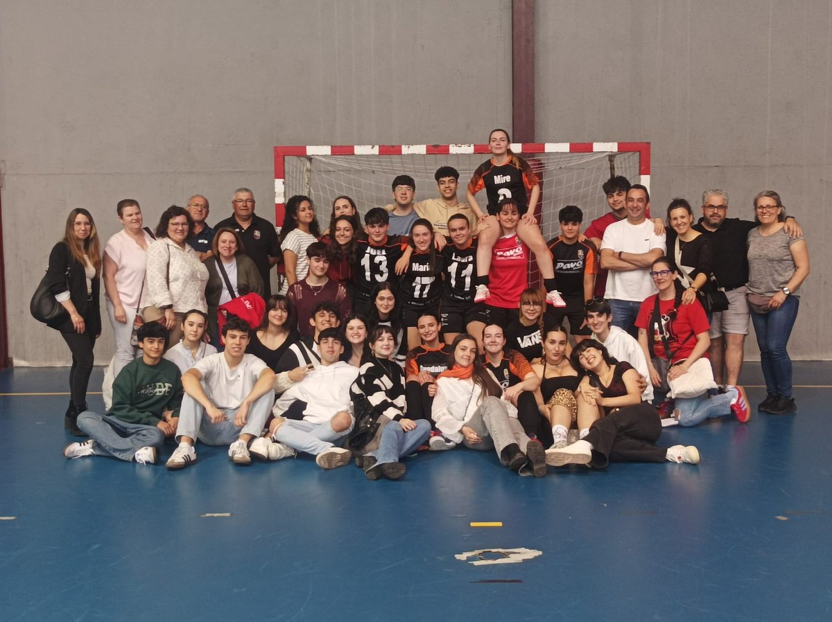 FEMENINO SENIOR:

Tras dar por finalizada nuestra primera temporada con equipo femenino en la 1ª División Extremeña nos llenamos de alegría.

Un grupo de chicas que apostaron por el club, por nuestra filosofía y por su gran esfuerzo. 

#VamlsVia #VIAAA #AUAUA #FutsalFem