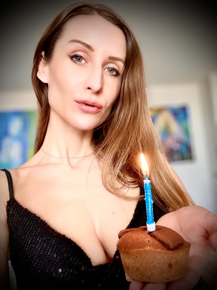 Wow!❕❤️‍🔥🎂 Thank y'all from the bottom of my heart for all the beautiful messages❤️ My dear friends you’re so special to me🔥❤️‍🔥