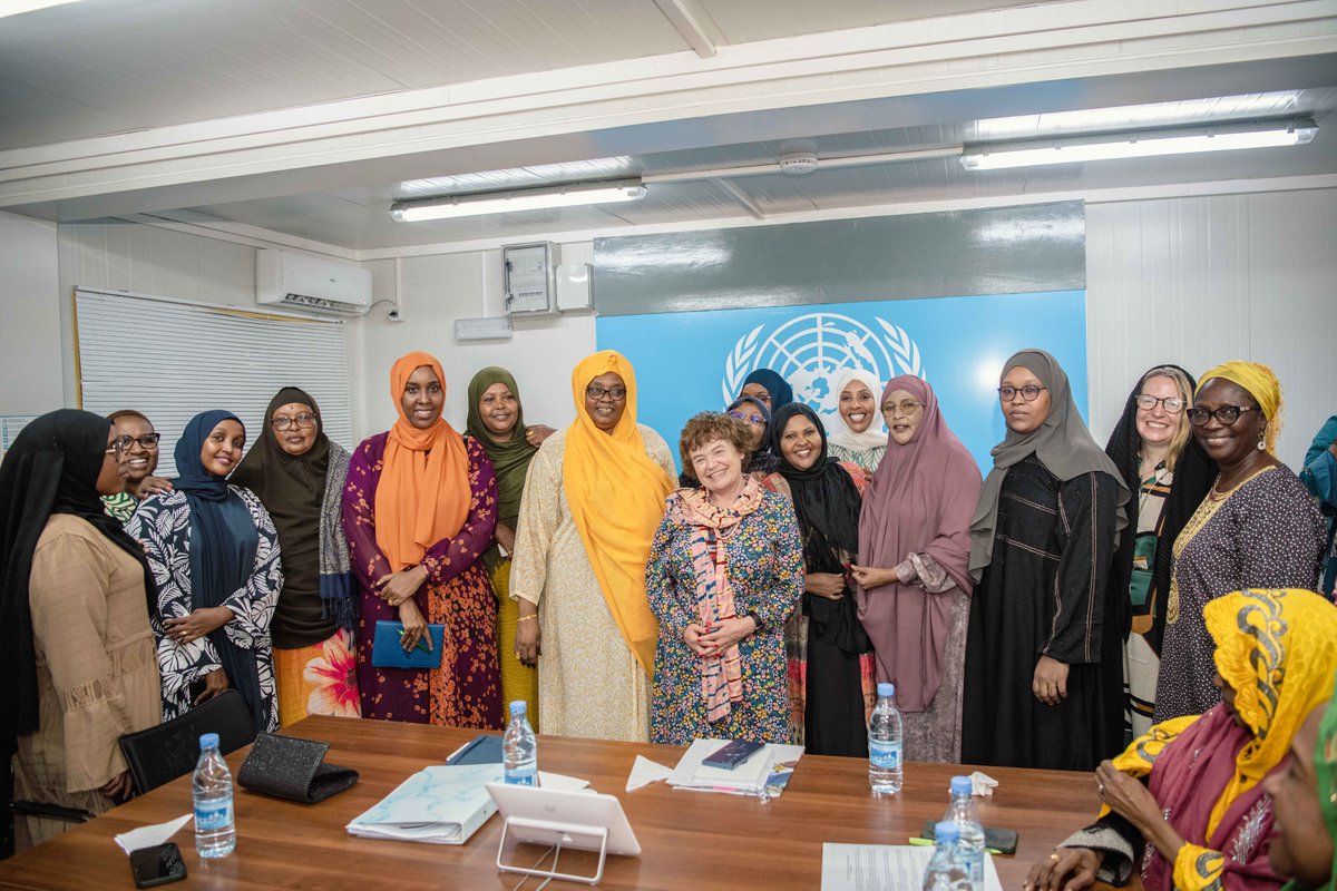 In #Mogadishu today, @UN's @CatrionaLaing1 met with #Somali #women parliamentarians and civil society reps to discuss #UN support for their campaign for a minimum 30% women's quota to be included in implementing legislation for Somalia’s Constitution, as well as advocacy for the