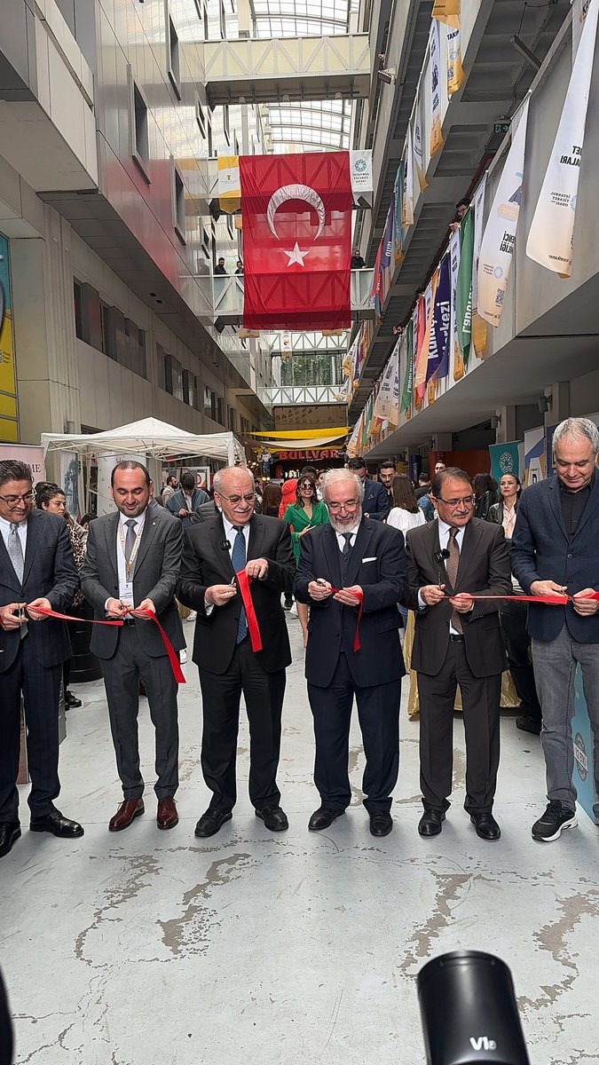 Bugün 110'un üzerinde firmanın katılımıyla bir rekora imza attık. Bu süreçte başta değerli büyüğüm Sayın Rektörümüz @abdulhamitavsar olmak üzere, @ikuralay , @kardelen62 , @erdal_cesar ve @rahmideniz hocama çok teşekkür ederim🙏 Yeni rekorlar bizleri bekliyor😇🧿