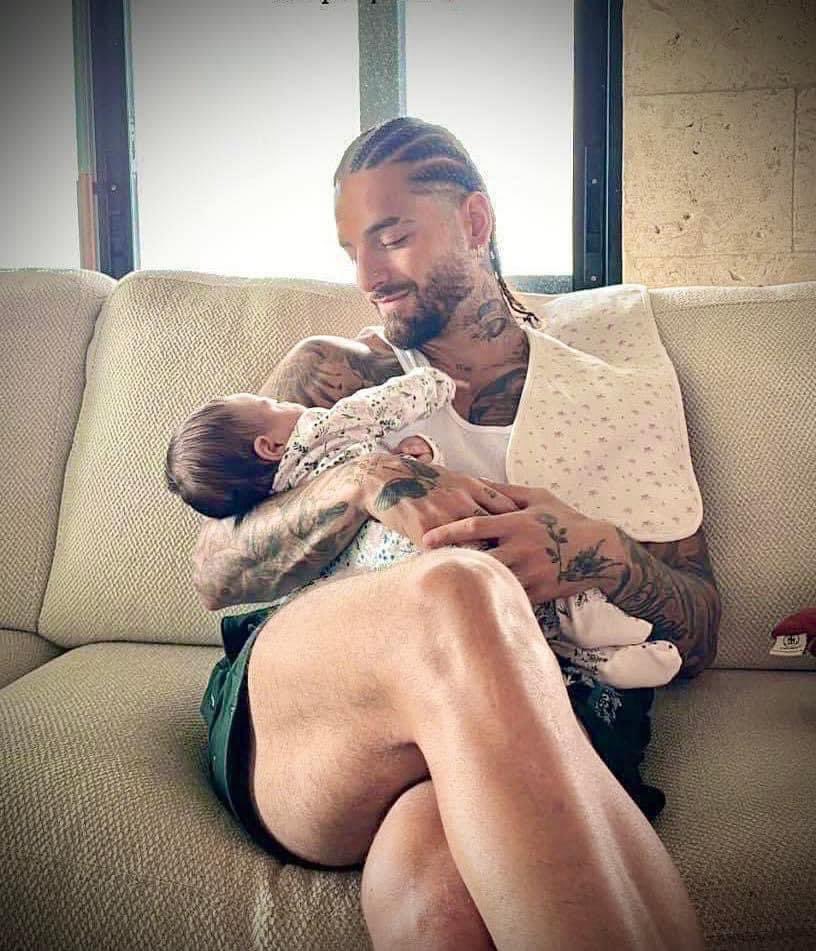 Maluma beibi en modo señora refinada, supervisora de Avon y accionista activa de Betterware, encargada de turno, Señora Locochona y luchona, triunfante, madura, suave como gaviota pero felina como una leona, tranquila y pacificadora pero al mismo tiempo irreverente y