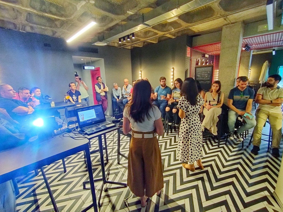 ADCMurcia's tweet image. Turno de preguntas en #pint23es #pint24mur después de la charla superinteresante de Toñi Pérez de los Rios sobre la movilidad sostenible. con hidrógeno. @pintofscienceES @YaVinoClub