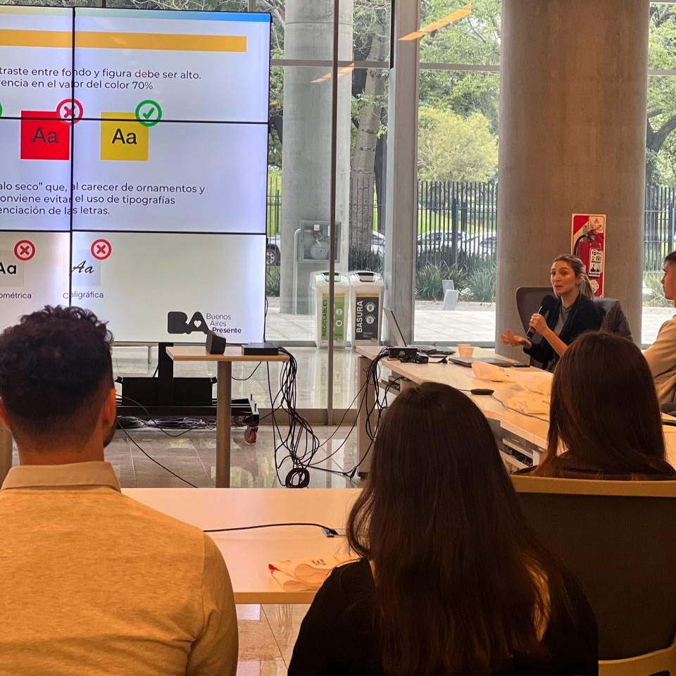 copidisba's tweet photo. 🌟 Capacitamos al personal de Comunas y Puntos de Atención Ciudadana del GCABA para una ciudad más inclusiva y accesible. 💼🔊
El objetivo de estos encuentros es brindar a nuestro personal más herramientas dentro de nuestro Plan de Sensibilización.
#Inclusión #GCABA #COPIDIS https://t.co/TJ7VSaXm9W