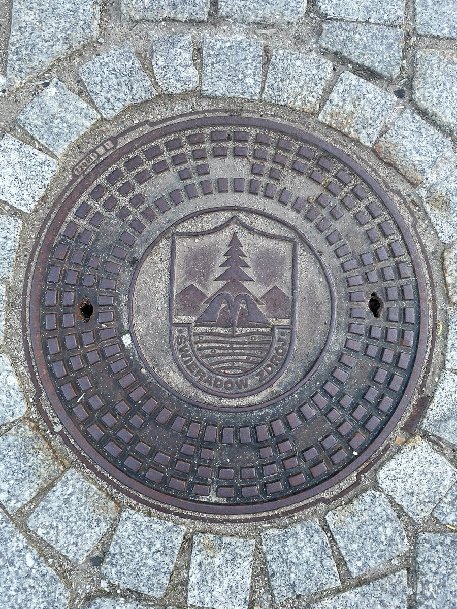 Bit late in the day since I was out on the bike but here’s a nice example for #ManholeCoverMonday from the Polish mountain spa town of Świeradów Zdrój - time to take the waters! 😺