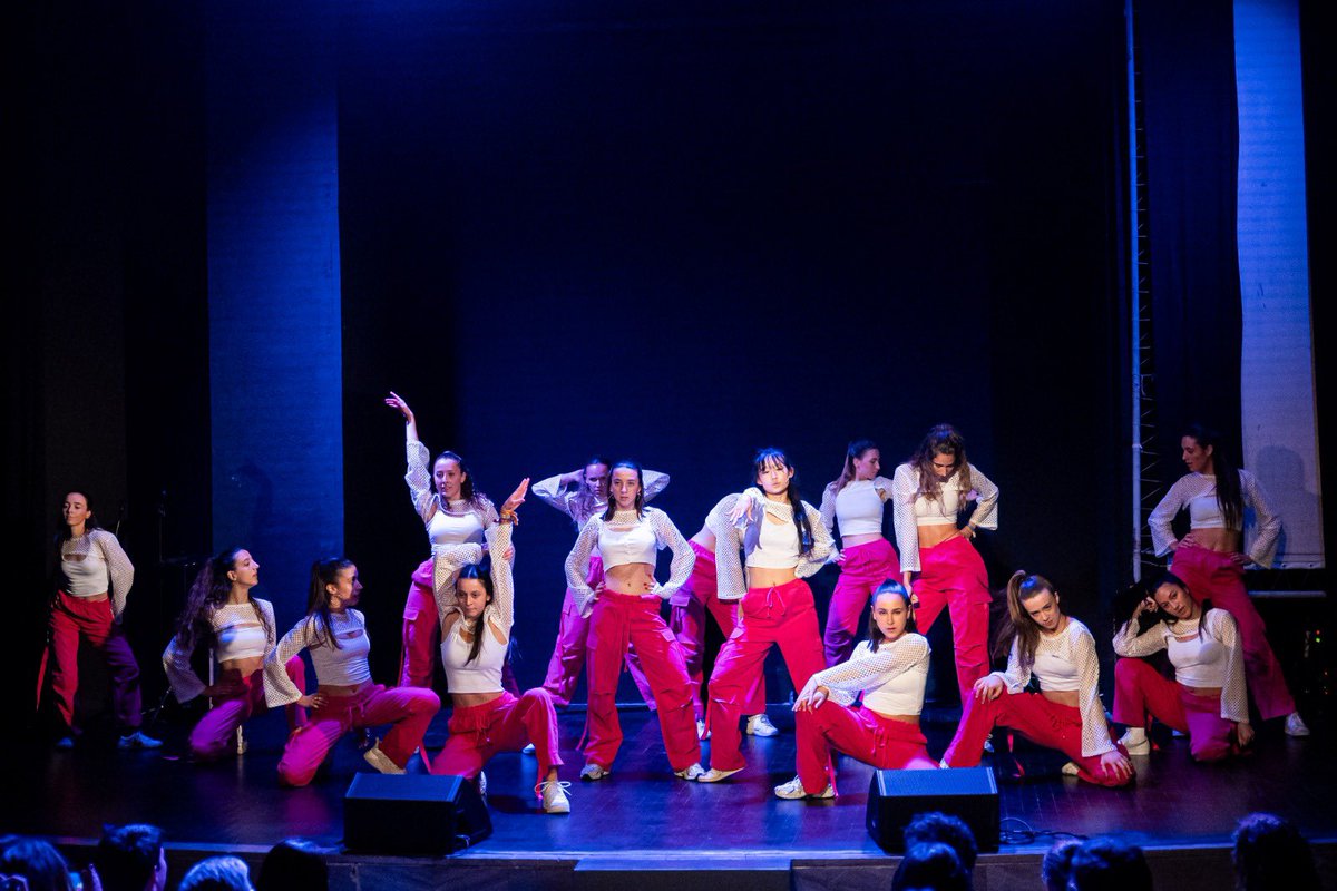 Concierto Primavera🎸

A finales de abril disfrutamos de una concierto/musical organizado por nuestros colegiales de música y baile🎶

¡Nos hicieron un repaso de la música a lo largo de las últimas décadas y demostraron el gran nivel artístico y musical que tienen todos ellos!💯