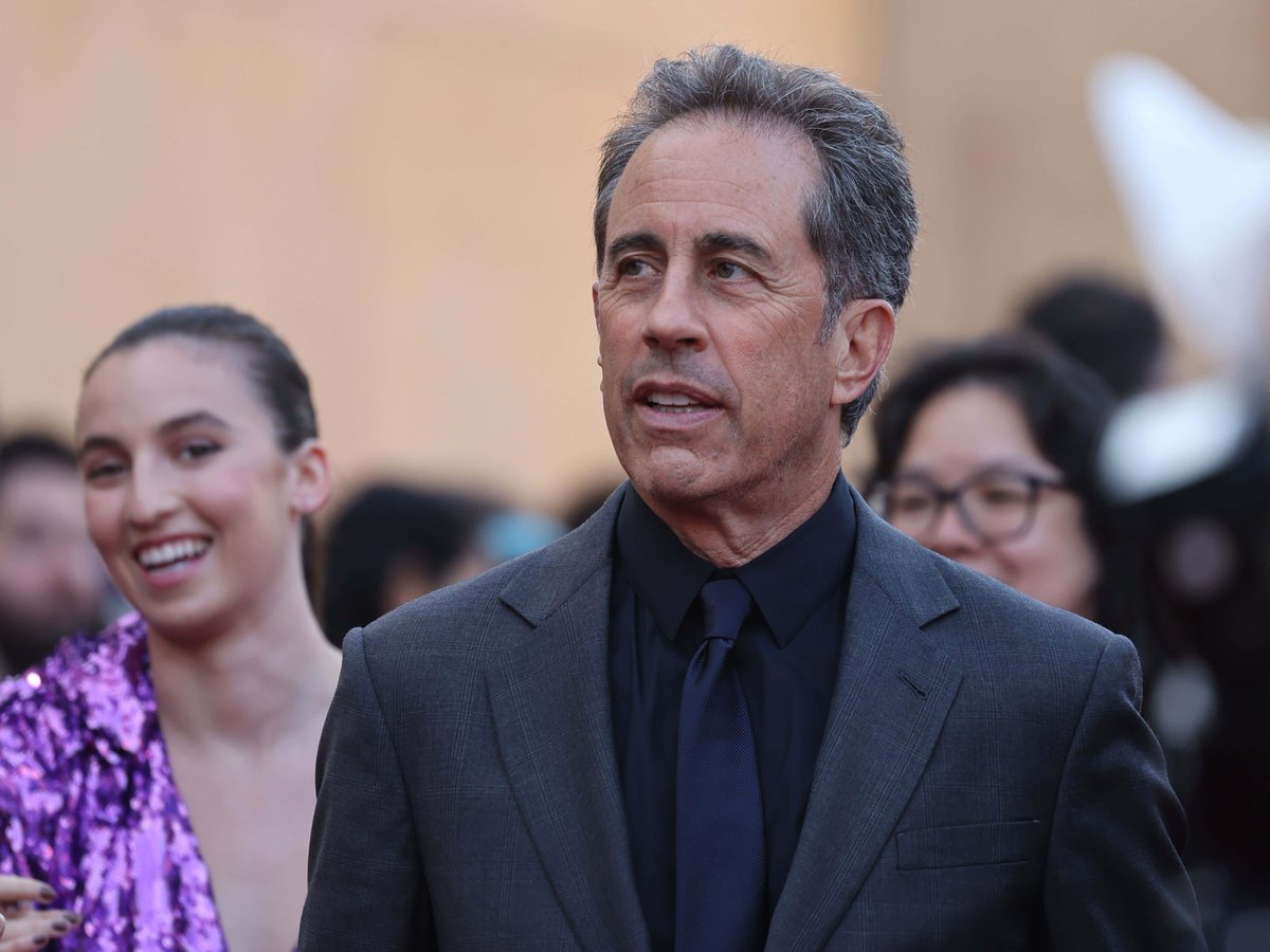 Jerry Seinfeld Delivered The Graduation Speech At Duke As Protestors Fled For Their Lives buff.ly/3wAEXgS