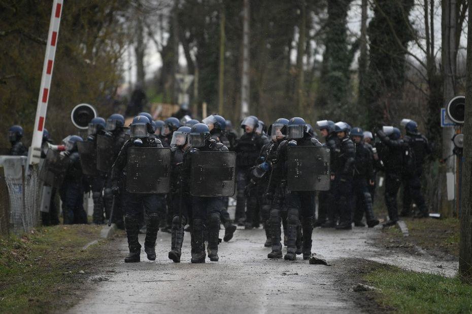 ENTRETIEN. Autoroute A69 : un rapport de l'observatoire toulousain des pratiques policières dénonce une utilisation abusive de la force france3-regions.francetvinfo.fr/occitanie/haut…