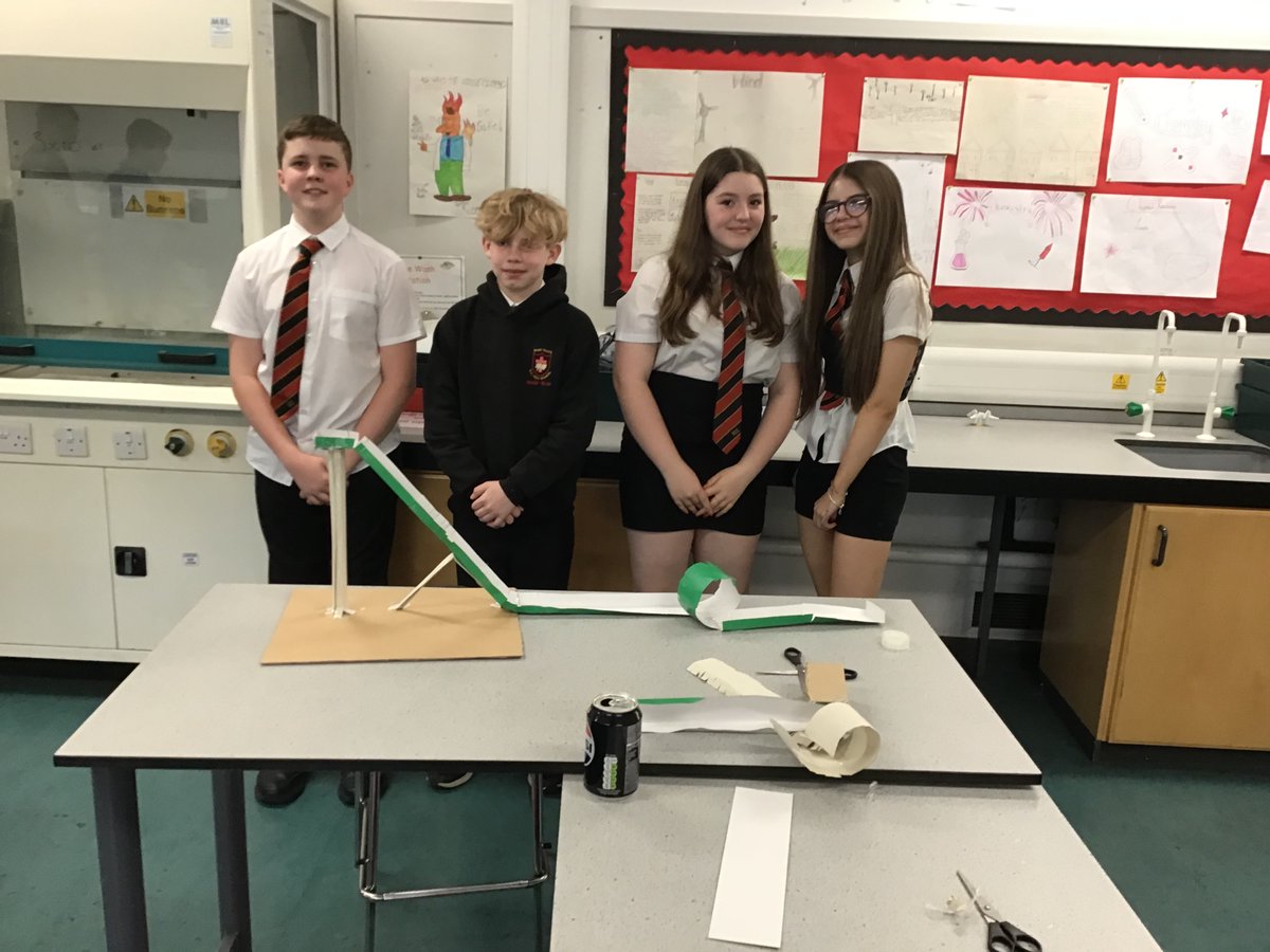 Thanks to Ben and Struan at @StrathEng challenging some S1 pupils @St_PaulsRCHS  to designing and building a marble rollercoaster with Mr Ruta this morning. @STEMglasgow 👩‍🔬👨‍🔬🎢 (1/2)