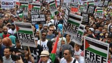 osbarbarosnet's tweet photo. A dura e muitas vezes violenta repressão policial aos protestos estudantis nos #EUA  e na #Europa, na sequência dos contínuos massacres palestinianos, expõe a pura intolerância para com aqueles que expressam a condenação da violência em #Gaza https://t.co/5tGGt4W2L9 https://t.co/KPN7h2OYCW