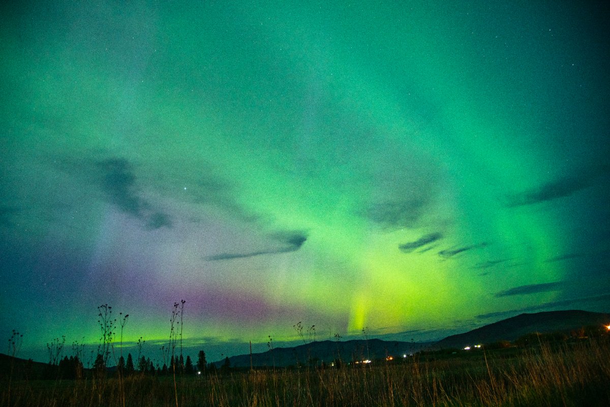 cvo_design's tweet photo. LOOK UP!!!
#nature #beautiful #photography #darkskies #winning  #foldingtime #montana #rezlife #adventure #northernlights https://t.co/gtBoDns4Qs