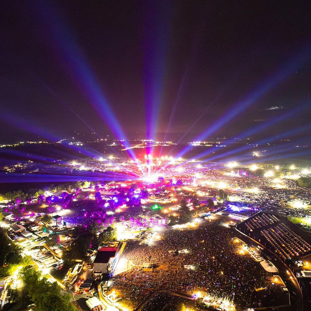 Bonnaroo's tweet photo. 1 MONTH TILL BONNAROO 👽🌈 https://t.co/VedSkvWb4g