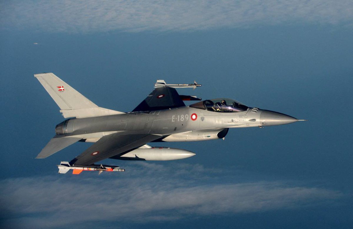 F-16 z 🇩🇰 Dánska budou do měsíce k dispozici letectvu Ukrajiny, řekla dnes dánská předsedkyně vlády. Celkem se mluví o 19 letadlech. V první várce by jich mělo být šest. 🙏