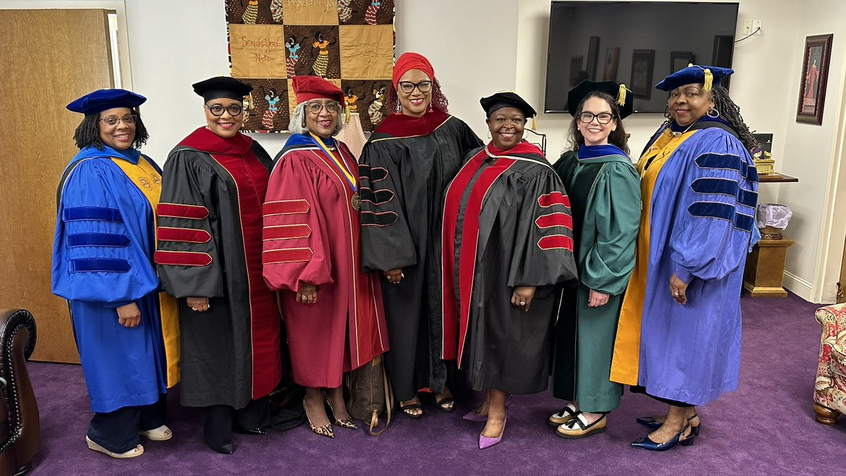 drgmstewart's tweet photo. Because I never miss a memory making moment! This is one for the ages! #HoodingCeremony #WomanistPreachingCohort #PreachRegardless @MemphisSeminary @DRFRYB https://t.co/MwgUBdK3Gm