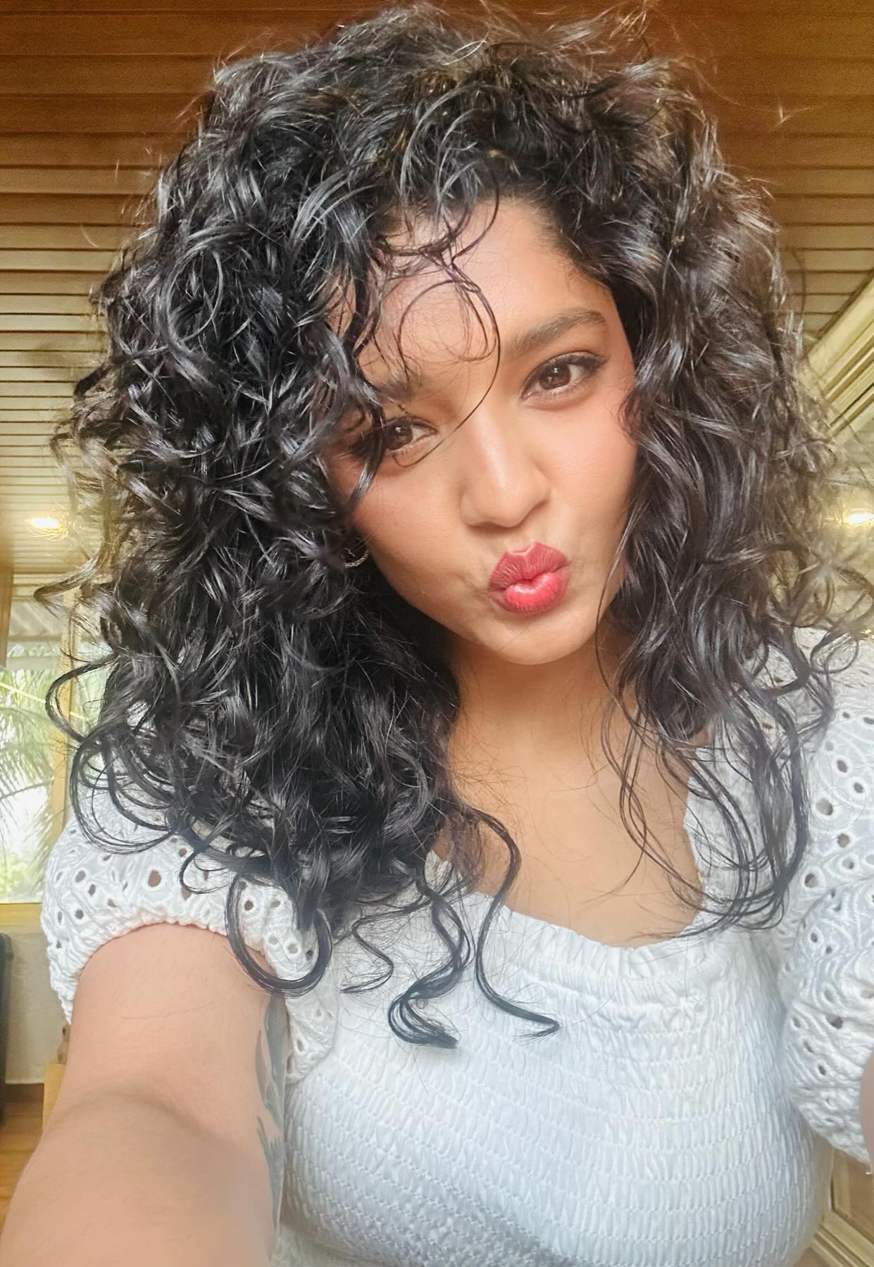 GNeoY-OaMAEITUM?format=jpg&name=large