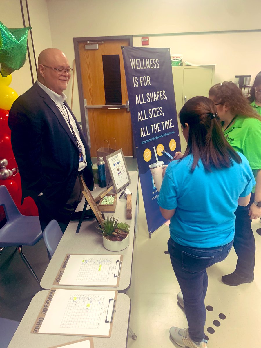MrsFloyd0419's tweet photo. Our Spring De-Stress Fest is underway!!! @KinkeadeECS #HandMassages #MiniFacials #ChairYoga #ColorMeCalm #RetailTherapy #DIYStressballs #FriendshipBracelets #Puzzles #HerbalTea #YummyTreats #RefreshmentStation #DistrictTableMassages #PetTherapy @IISD_Wellness @sunstonelcvp https://t.co/7pzgv97snz