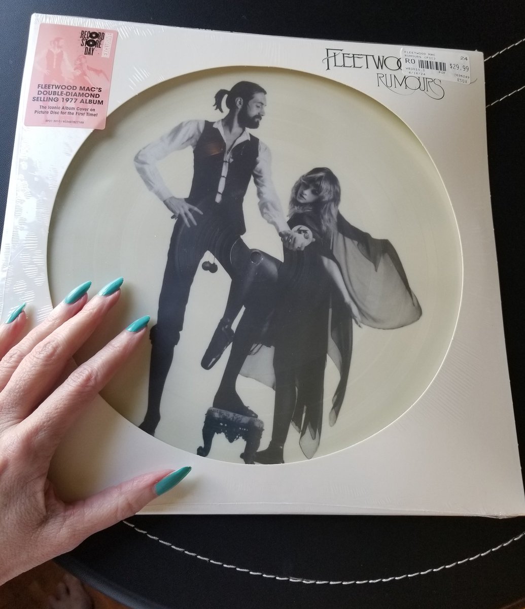 dropdeadredtx's tweet photo. My daughter got me the limited edition Rumours from Record Store Day for Mother's Day! #neverbreakthechain #SaveOFMD #crewforlife #OurFlagMeansDeath #TheChain https://t.co/Yan1CnDeIn