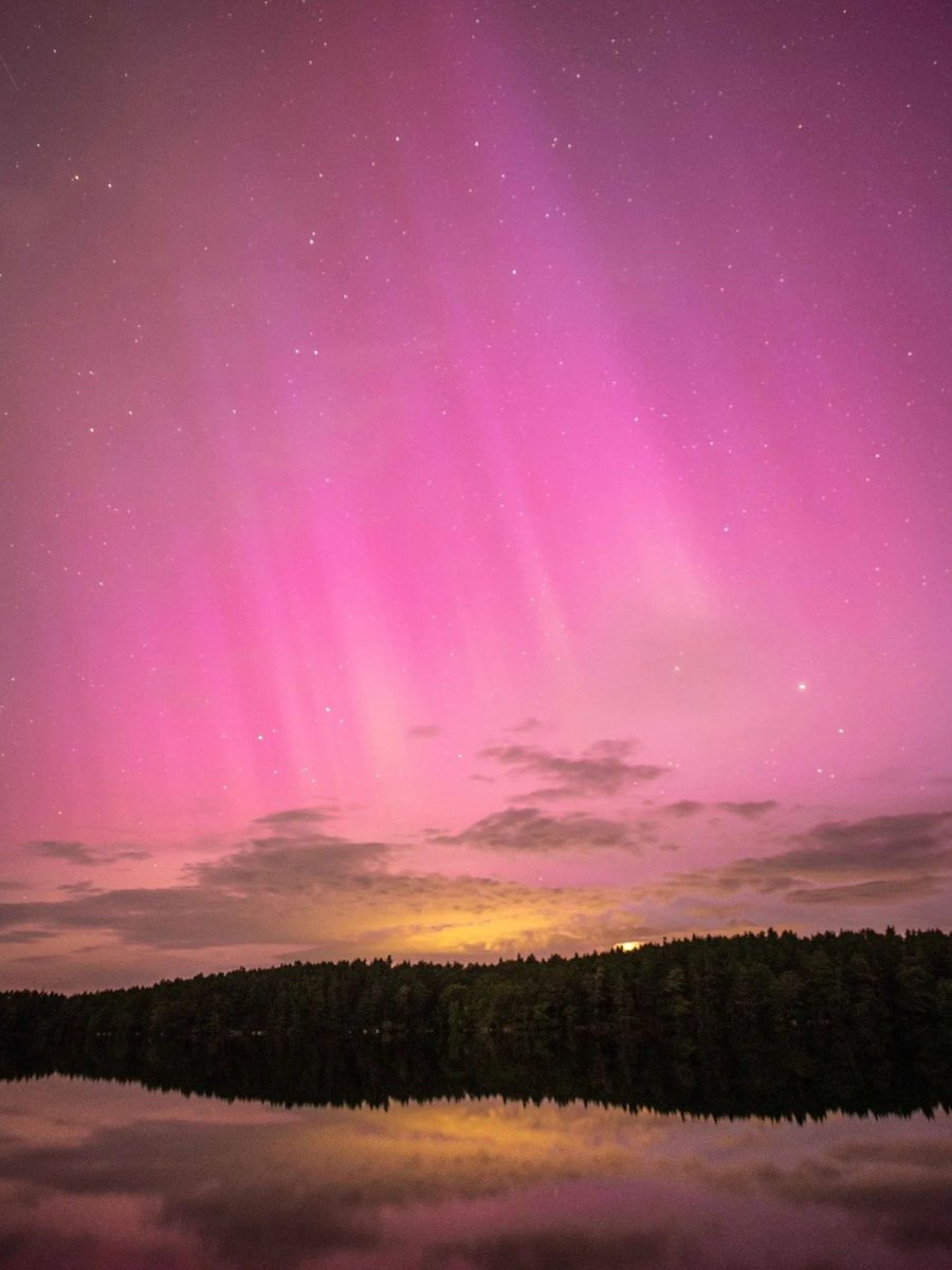 #Scotland's skies were dazzling on Friday with the 'Mirrie Dancers' putting on a spectacular show! 😍💜 📍 Stirling 📷 IG/hikesandcamps 📍 Ayrshire 📷 IG/itstommysworld 📍 North Berwick 📷 IG/winging_mamahood 📍 Cairngorms National Park 📷 IG/nivenphotography #NorthernLights