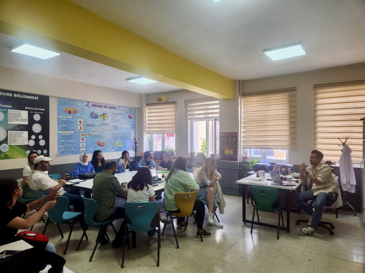 slymnkl01's tweet photo. Manisa Scientix Elçileri ile STEM İleri Seviye Hizmetiçi Eğitimde Yapay Zeka ve Teknoloji Entegrasyonu üzerine güzel bir çalışma gerçekleştirdik. 

#STEM #STEMeducation #education 
#yeğitek https://t.co/kJsRufKlwV