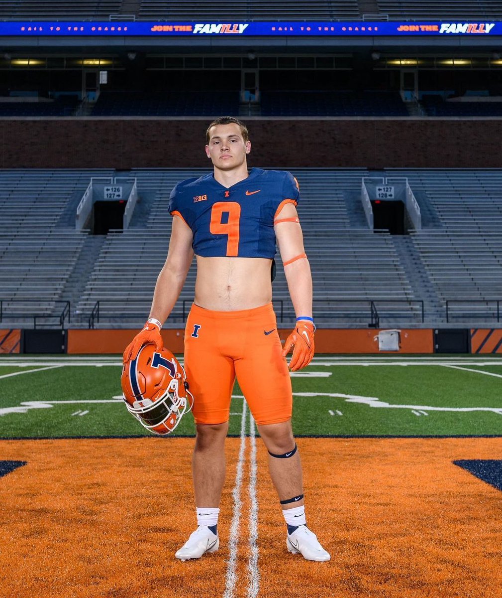 Illinois linebacker Easton Baker will be arriving on campus on May 21st to get a head start on classes and workouts.