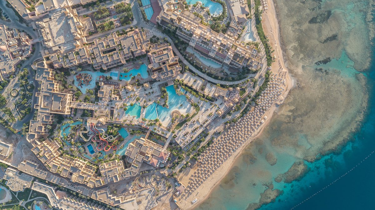 Looking down on Makadi Bay. 😍

#RedSeaHolidays #RedSeaHotels #Hurghada #Egypt #ThisIsEgypt #Travel #Makadi #MakadiBay #RedSea #MakadiMonday