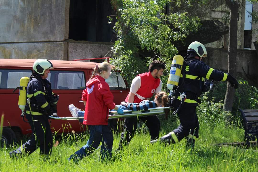 Coordination & cooperation are best tested in local exercises 
Our Voluntary Response Teams in 🇧🇬 #Burgas branch work together w/ #civilprotection authorities 👇