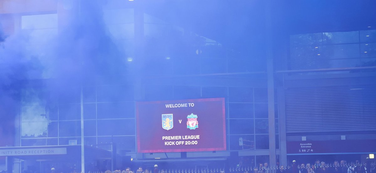92haiku's tweet photo. One last dance at home.
#AVFC #HomeDays https://t.co/fYmQrUpIfQ