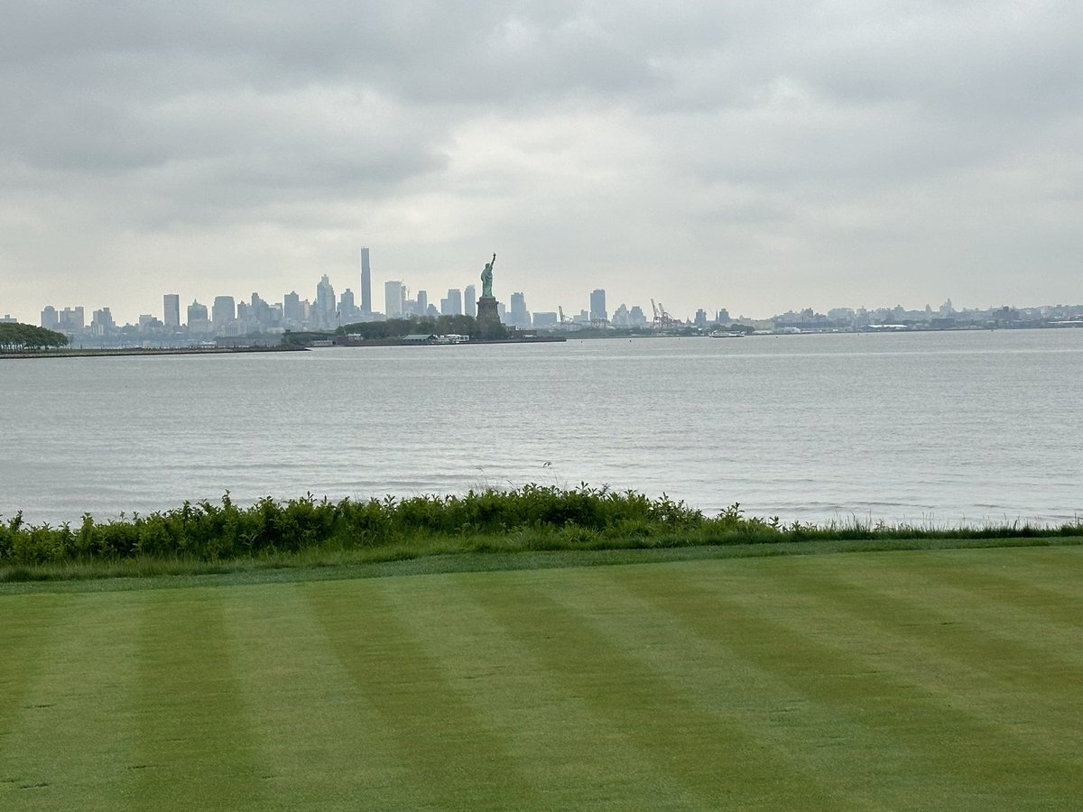 I can confirm that you can see the Statue of Liberty from Liberty National. Thank you to @DunningGolf for having me out to confirm. There were some questions from previous TV coverage.