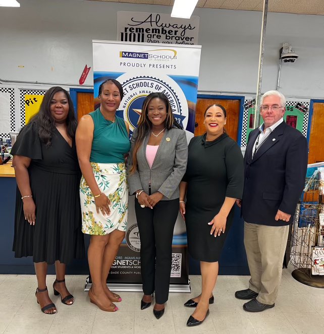 NorlandMiddle's tweet photo. Great meeting with @LindaJJulien looking forward to building a wonderful S.T.E.A.M partnership with Husky Nation &amp; @CityofMiaGarden🧑🏽‍🔬🔬🎭🎨🤖 @MDCPSNorth @MsLewis_NRO @MDCPSCommunity https://t.co/ePrsNj3xNJ