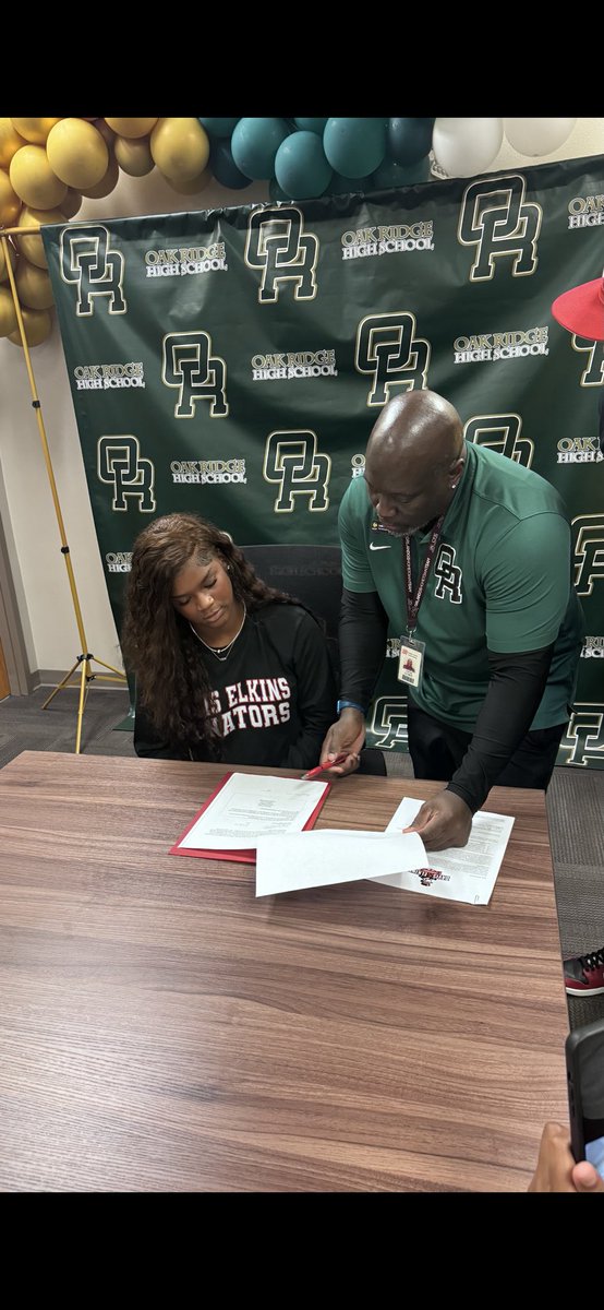 LouisWLubinJr's tweet photo. Congratulations @kyliemorris21 and the entire Morris Family on signing with Davis and Elkins College. Very Special young lady!!
@FGBvsEveryone https://t.co/alruc9reDS